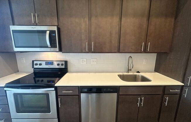 Studio, 1 bath, 540 sqft, $1,340, Unit 406