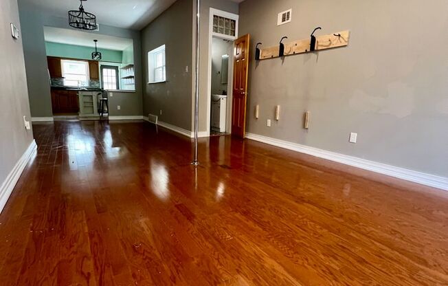 Stunning 3-Bedroom Townhome in South Philadelphia! Available NOW!