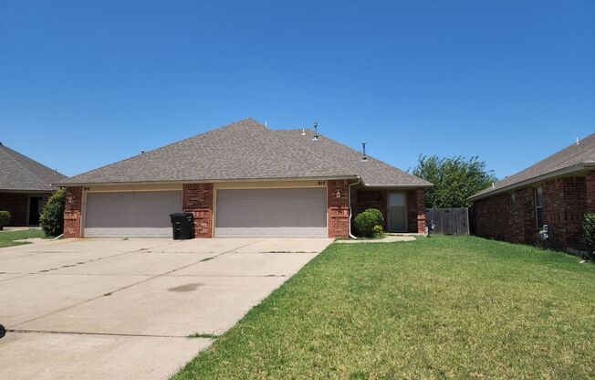 3 beds, 2 baths, $1,450