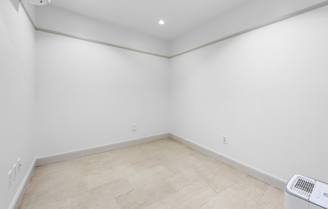 459 W 43 ST