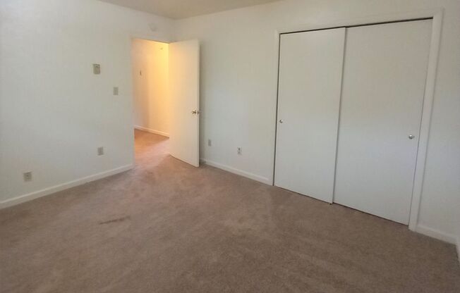 2 beds, 1 bath, 903 sqft, $1,170, Unit K-1