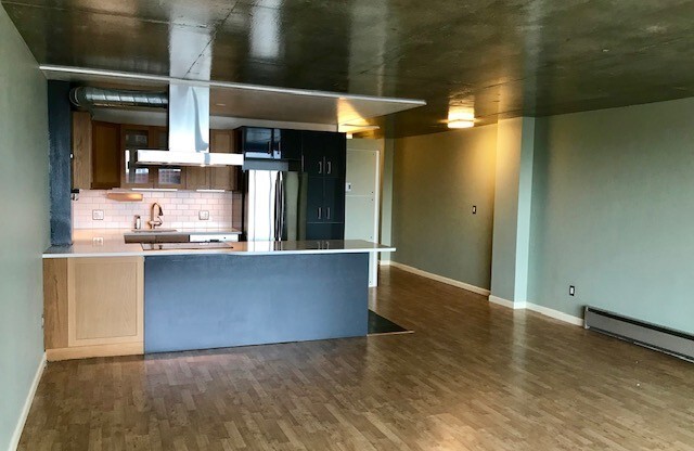 1 bed, 1 bath, $2,400, Unit #503