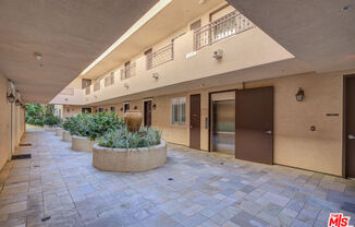 1444 S Point View St