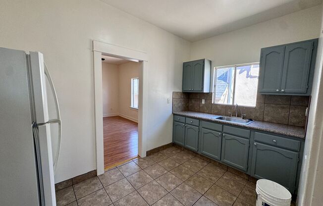 1 bed, 1 bath, $2,000, Unit 2252 1/2