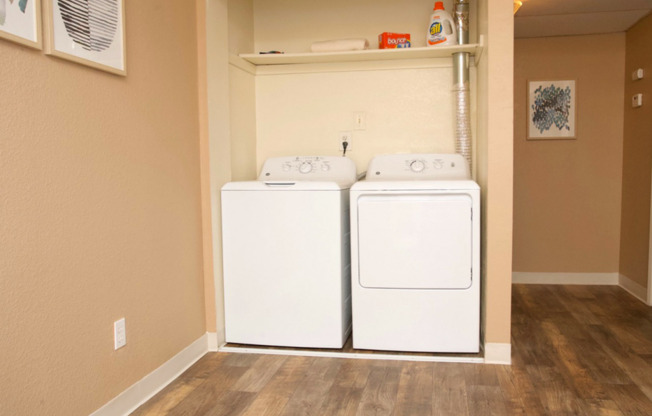 2 beds, 1 bath, 850 sqft, $1,795, Unit 165 - Stainless Package