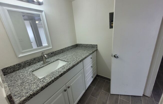 1 bed, 1 bath, 580 sqft, $850, Unit 210