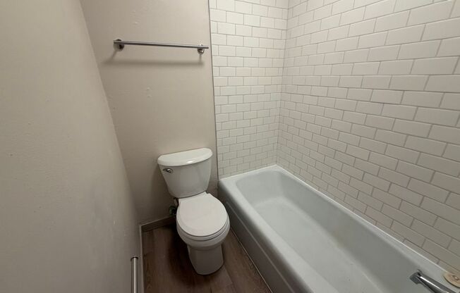 1 bed, 1 bath, $795, Unit 7