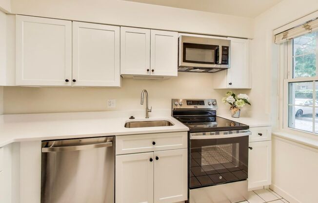 Convenient and Stylish 2-bedroom close to Metro