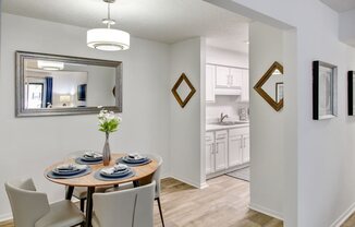 Dining Area at Inverness Lakes Apartments, Mobile, 36695