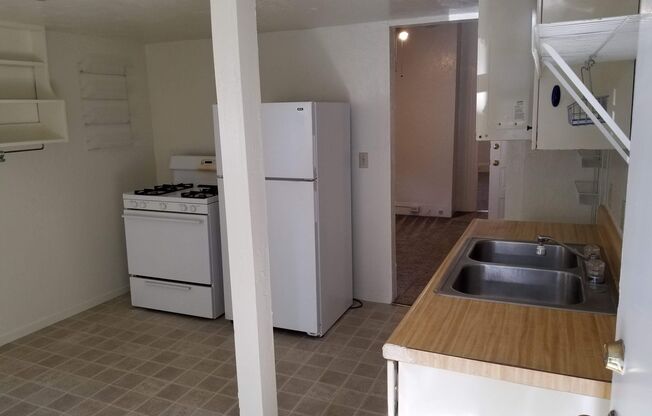 2 beds, 1 bath, $1,125, Unit 1130 #4