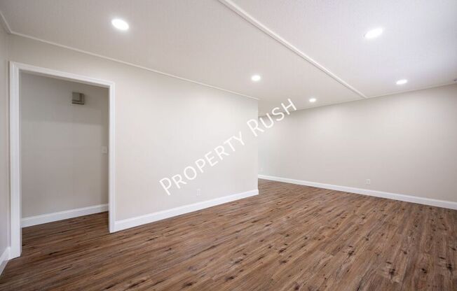 7736 HOLIDAY HLS CIR