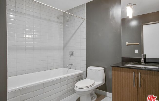 1 bed, 1 bath, 1,300 sqft, $4,000, Unit 529
