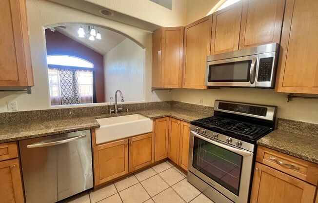 3 beds, 3 baths, $2,600