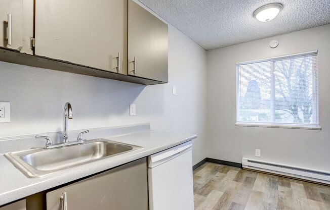 2 beds, 1 bath, 732 sqft, $1,495, Unit 36