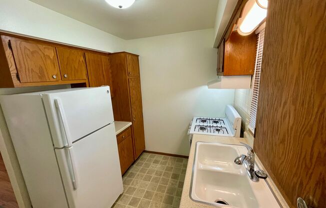 2 beds, 1 bath, $1,295, Unit #02