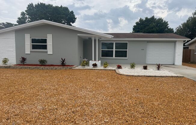 Renovated 2/2 available now !