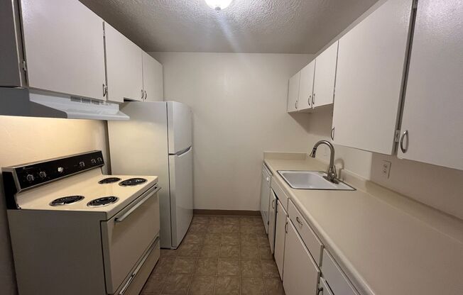 1 bed, 1 bath, 624 sqft, $1,050, Unit 30