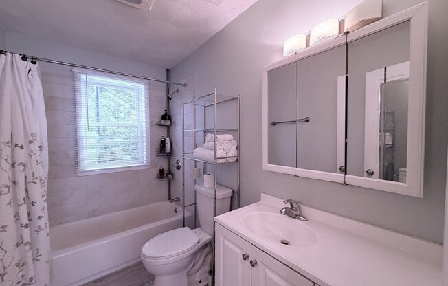 3 beds, 2 baths, 1,600 sqft, $6,300, Unit 201