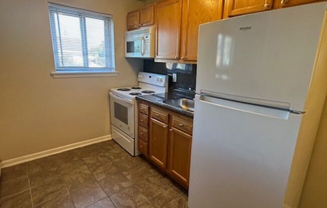 1 bed, 1 bath, 550 sqft, $1,220, Unit F09