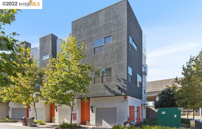 1527 PULLMAN WAY