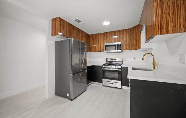 3 beds, 1.5 baths, 800 sqft, $2,995, Unit Unit B