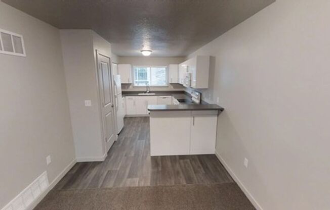 2 BED 1 BATH APARTMENT FOR RENT IN OREM!!!