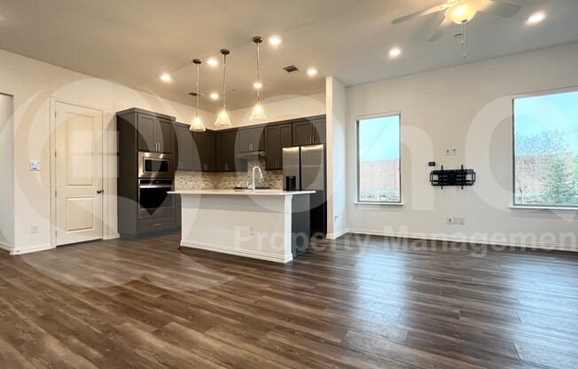 7529 REGAL LN