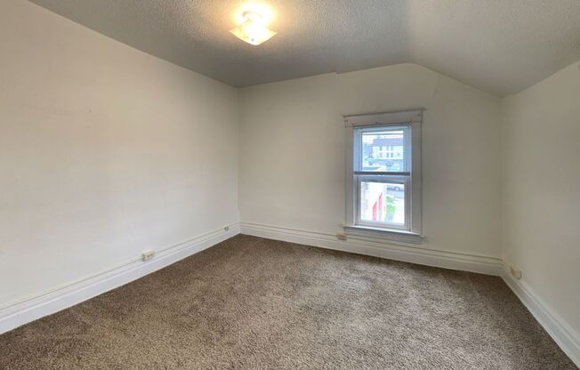 3 beds, 1 bath, $1,695