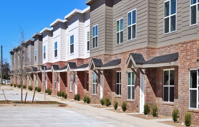 3 beds, 2 baths, $1,160, Unit Large 3-Bedroom Townhome at North Pointe – 11800 N Western Ave, OKC