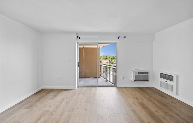 1 bed, 1 bath, 670 sqft, $2,100, Unit 6G