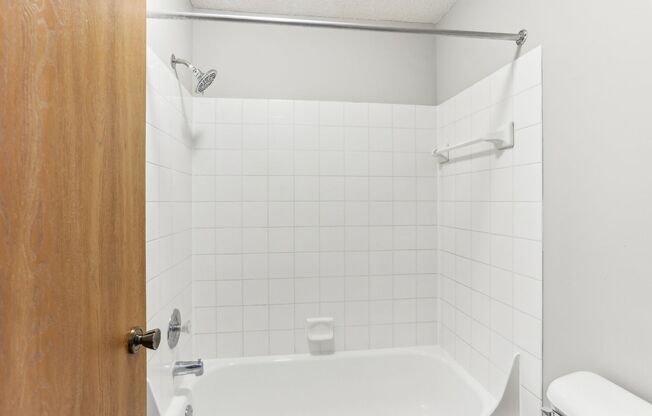 1 bed, 1 bath, 895 sqft, $1,299, Unit 2350-117