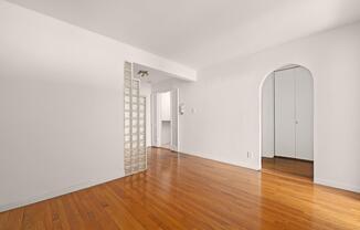 2 beds, 1 bath, $4,800, Unit 3R