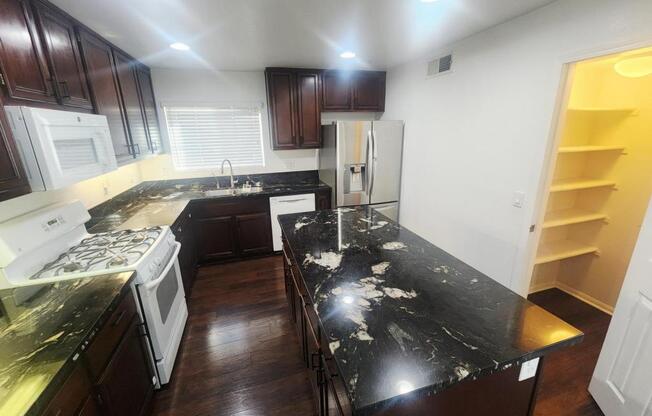 1330 WENDELL CUTTING CT