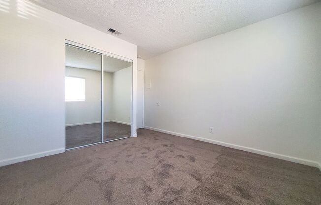 2 beds, 2 baths, 930 sqft, $1,825, Unit 32