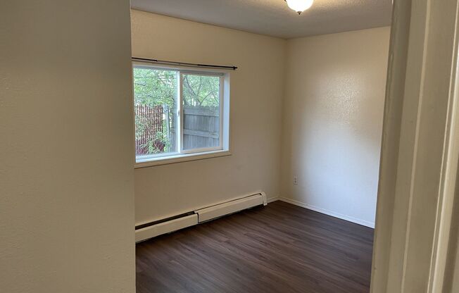 2 beds, 1 bath, $1,495, Unit Unit #4