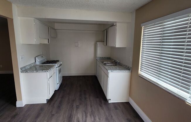 2 beds, 1 bath, 1,056 sqft, $2,100