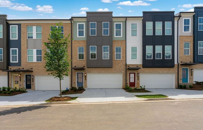 BRAND NEW Townhome located in Westside Bend! MUST SEE!