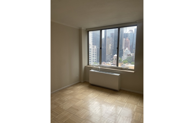 1 bed, 1 bath, 600 sqft, $4,350, Unit 15E