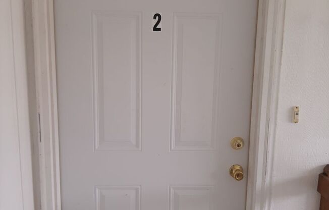 2 beds, 1 bath, 903 sqft, $1,140, Unit H-2