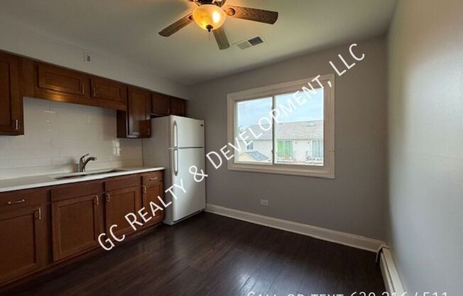 1044 S YORK RD
