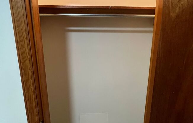 2 beds, 1 bath, 903 sqft, $1,140, Unit M-4