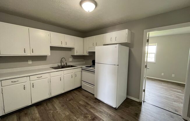 1 bed, 1 bath, 650 sqft, $995, Unit Sharp Lane-10