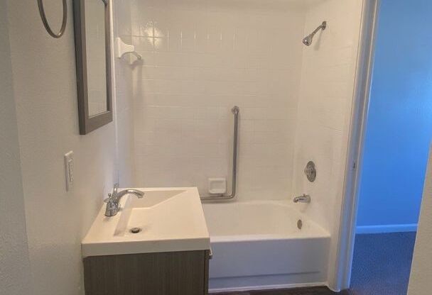 1 bed, 1 bath, 600 sqft, $1,050, Unit 185