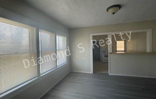 2 beds, 1 bath, $899