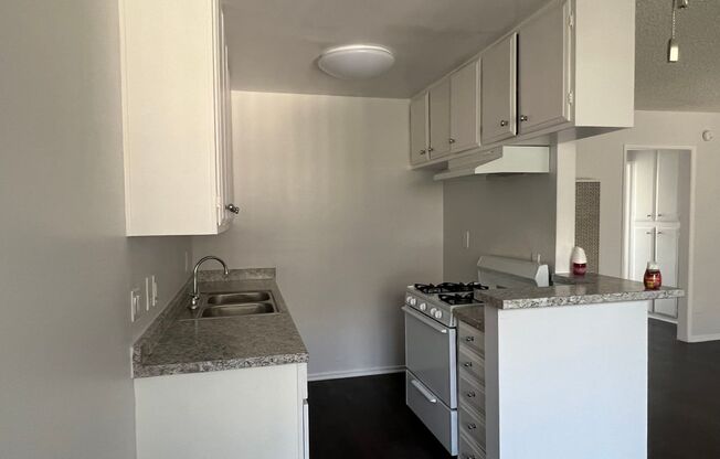 1 bed, 1 bath, 675 sqft, $1,675, Unit 14
