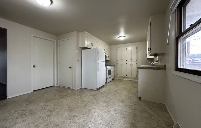 2 beds, 1 bath, 1,000 sqft, $1,195, Unit 613