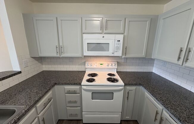 2 beds, 2 baths, 1,018 sqft, $1,550, Unit 354-2013