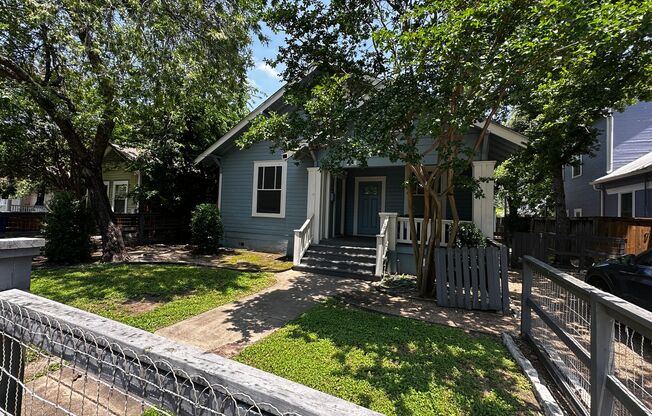 UT PRE-LEASE: Hyde Park 4 bed / 3 bath.  Open Floor Plan, Wood Floors, Backyard with deck, 2 car garage!