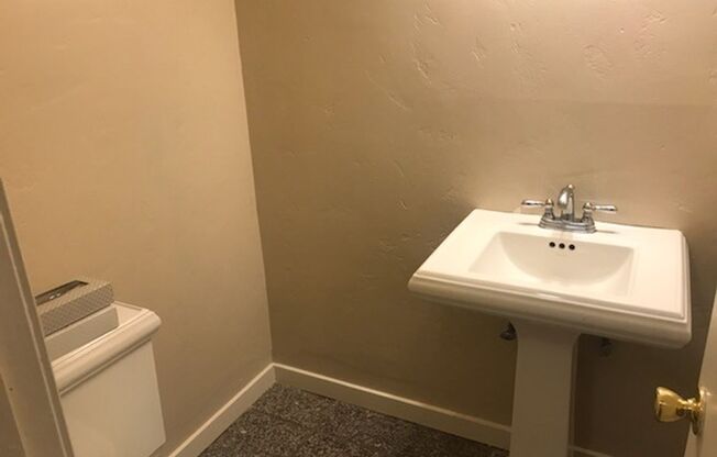 End unit 3 bedroom Townhouse Near Andrew Hill High School