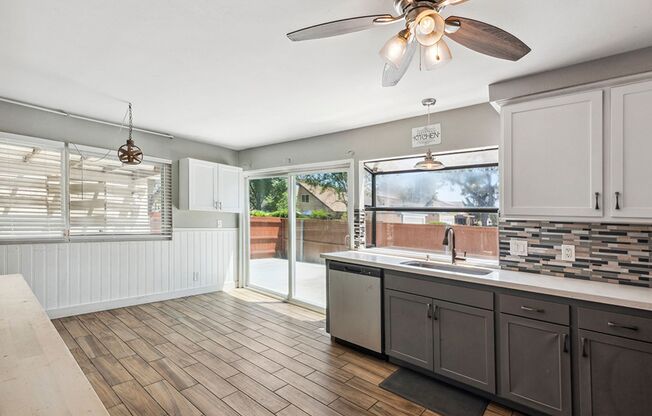 Spacious 3 Bed 2 Bath Townhome in Villa Portofino!
